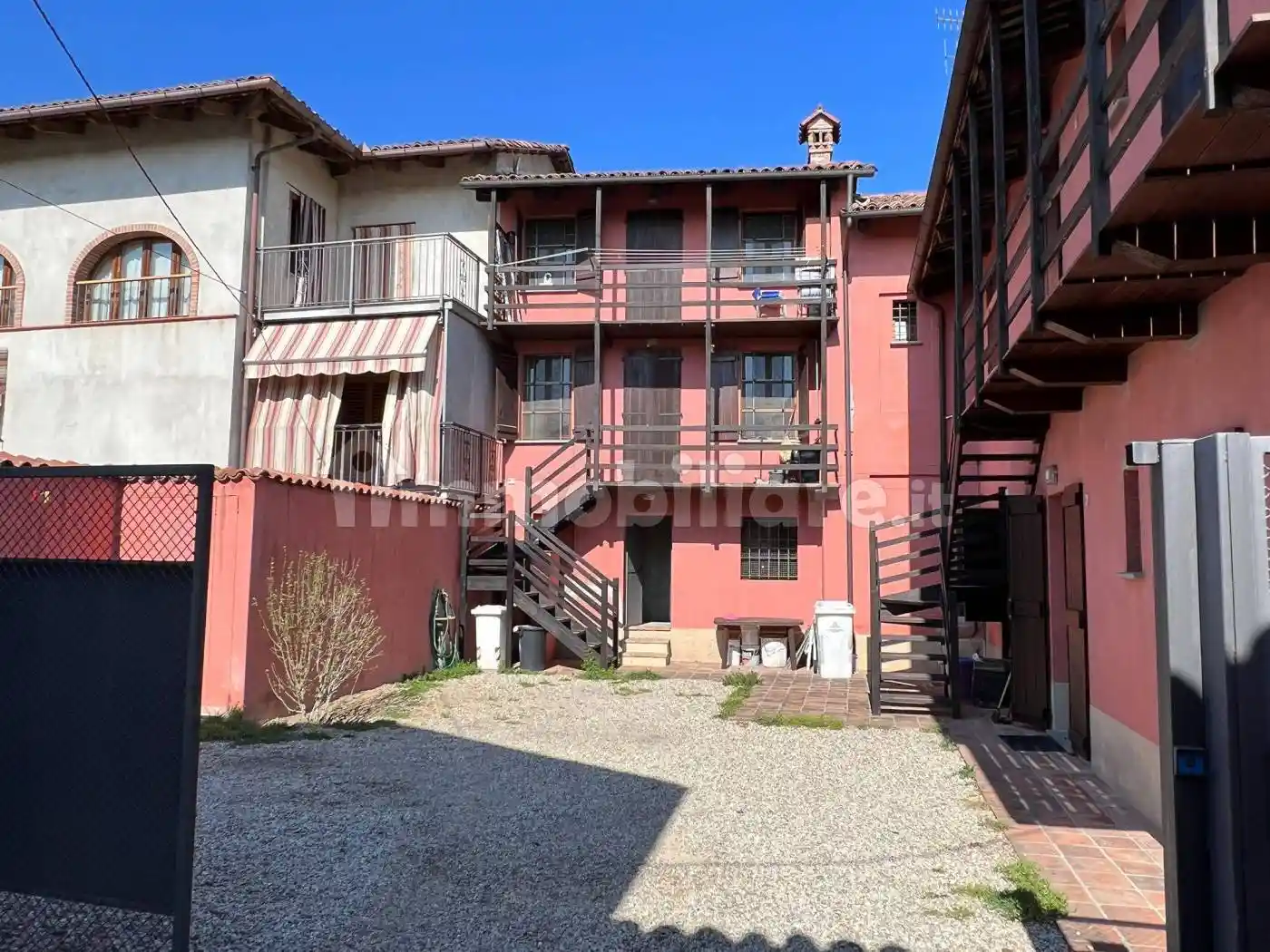 Palazzo - Edificio in vendita a Castagnito