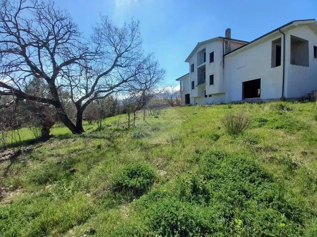 Villa unifamiliare 440 m², Centro, Castrolibero - foto 2