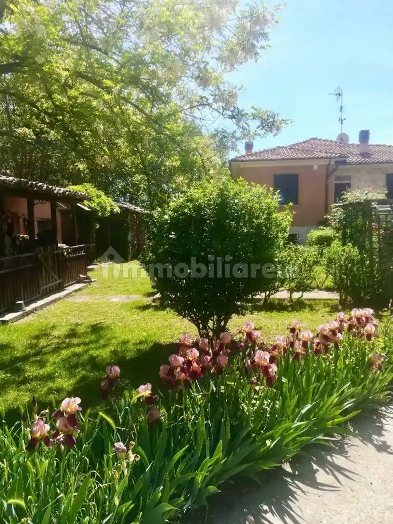 Villa in vendita a Sannazzaro de' Burgondi