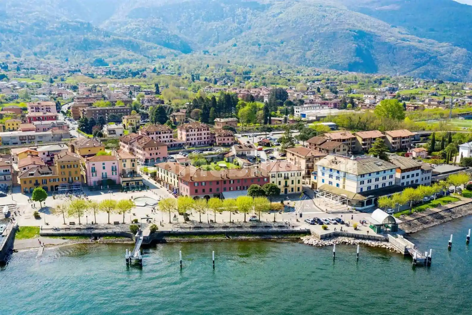 Palazzo - Edificio in vendita a Colico