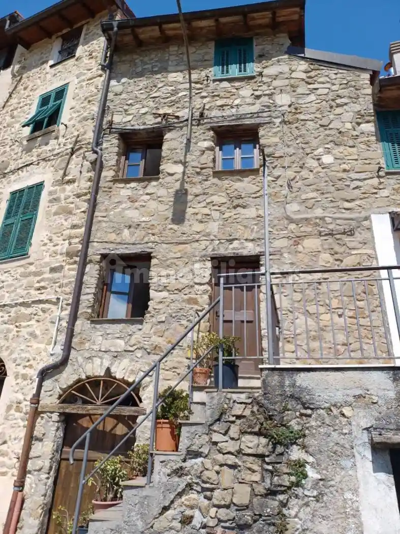 Casa indipendente in vendita a Bajardo