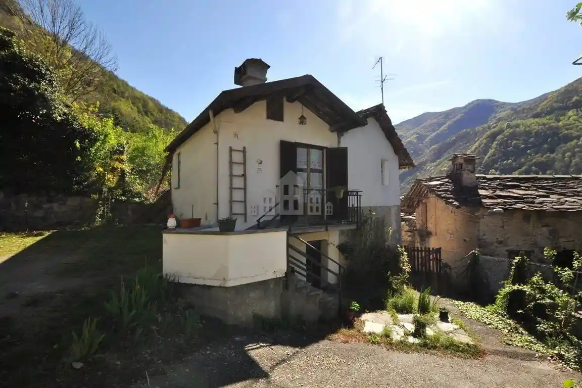 Casa indipendente in vendita a Sparone