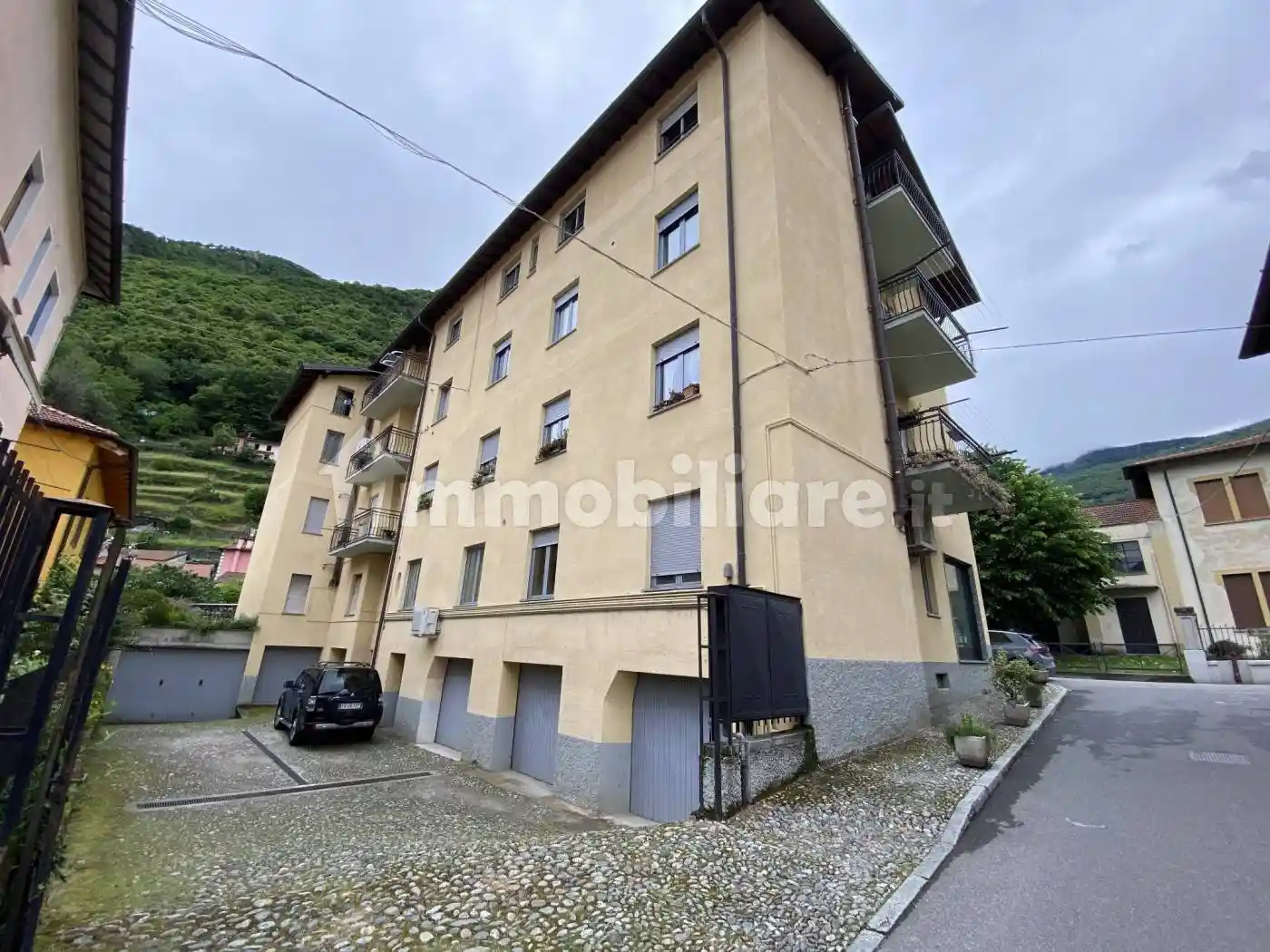 Appartamento in vendita a Dongo