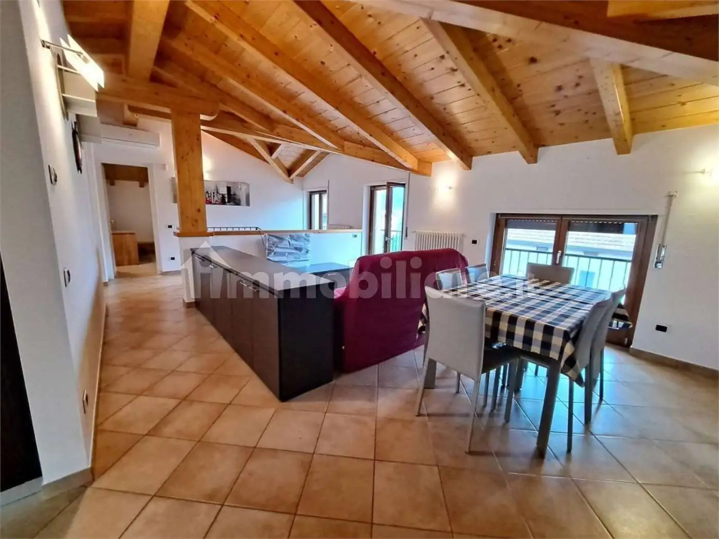 Appartamento in affitto a Gera Lario