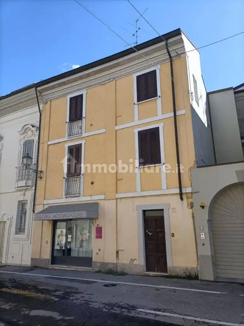 Palazzo - Edificio in vendita a Crema