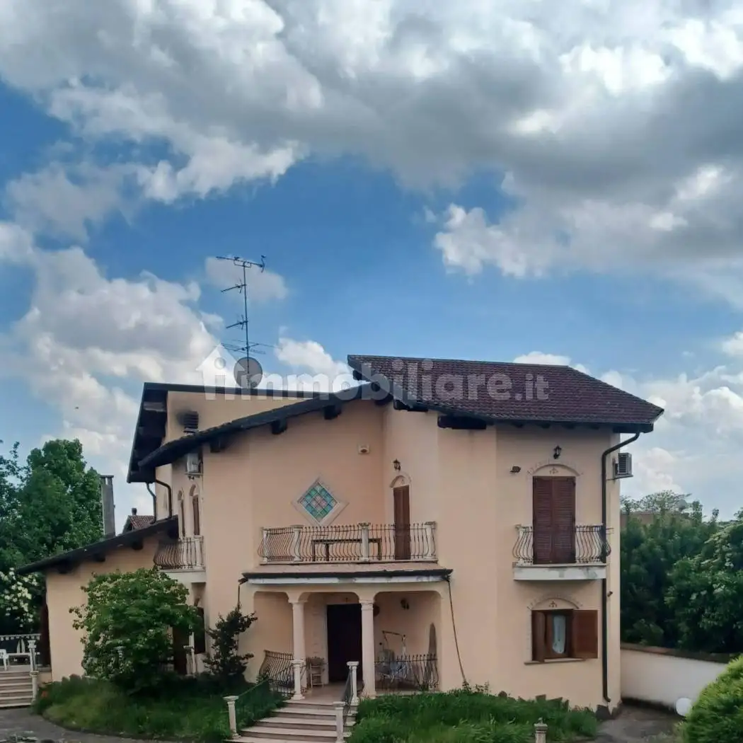 Villa in vendita a Castelnovetto