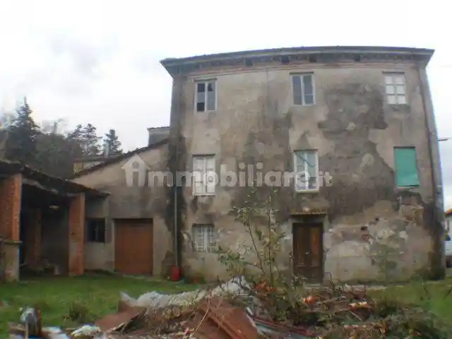 Rustico - Casale in vendita a Lucca