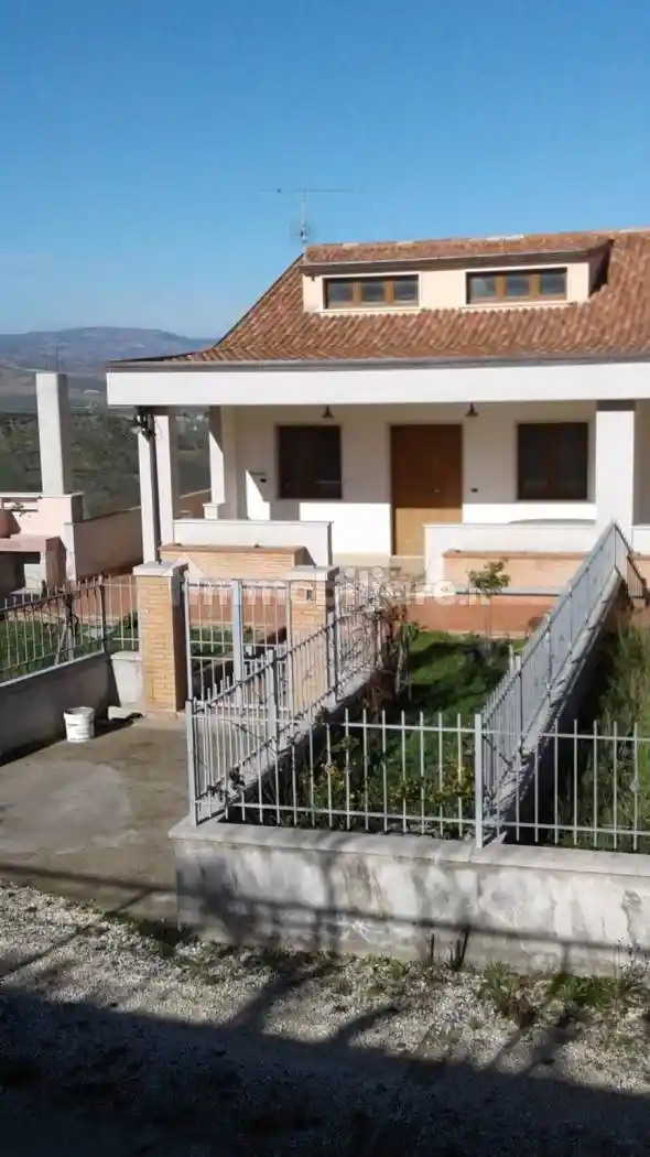 Palazzo - Edificio in vendita a Troia