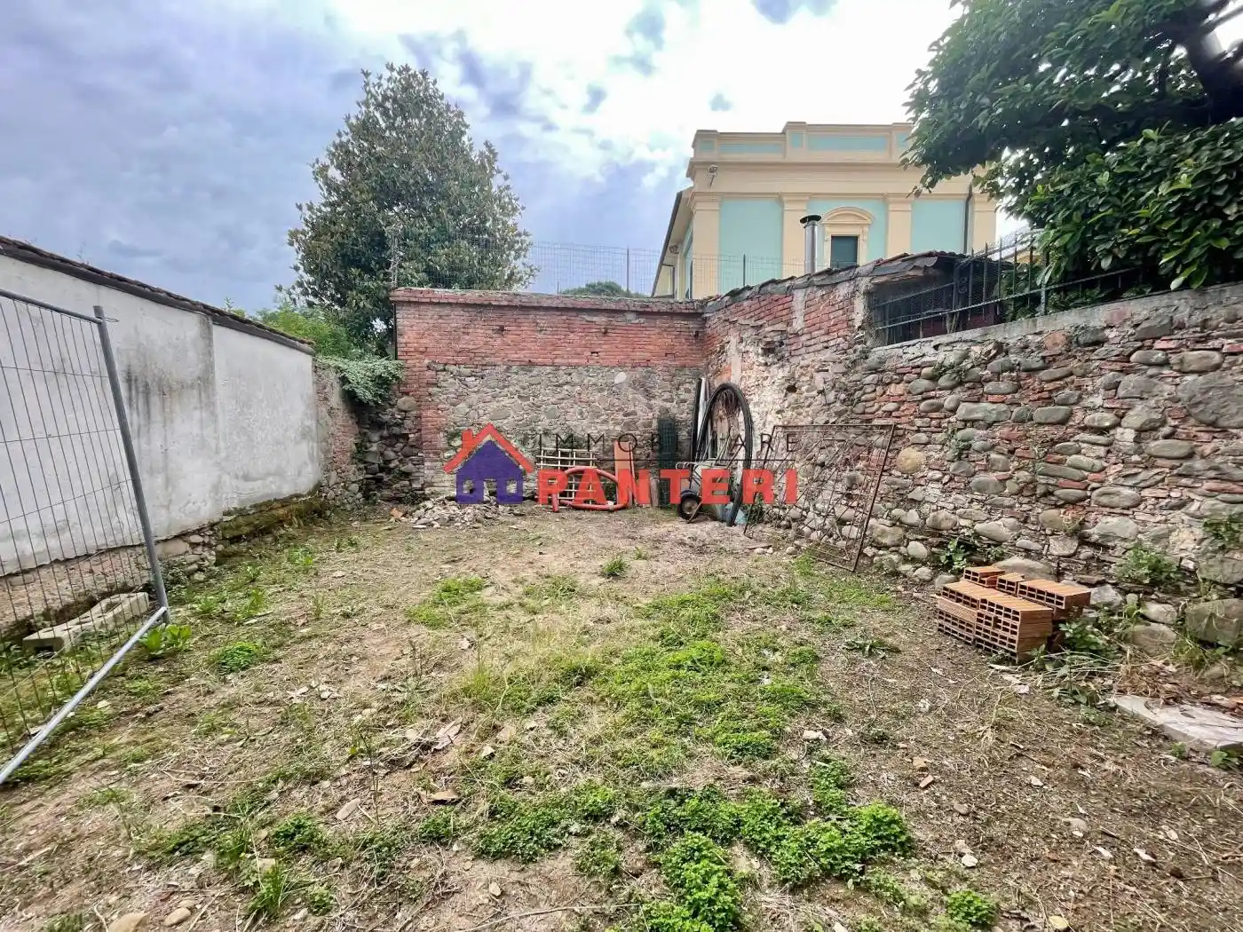 Casa indipendente in vendita a Pescia