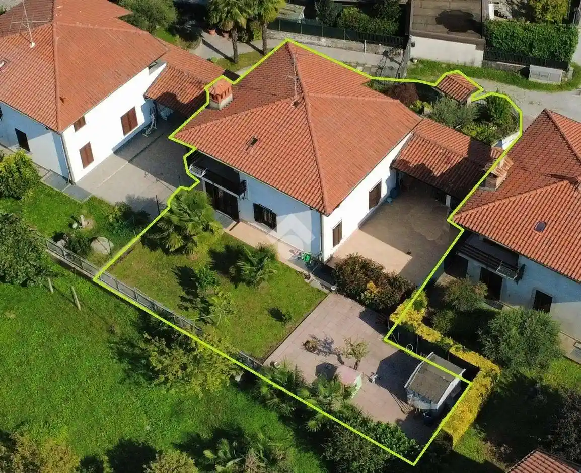 Villa in vendita a Besana in Brianza