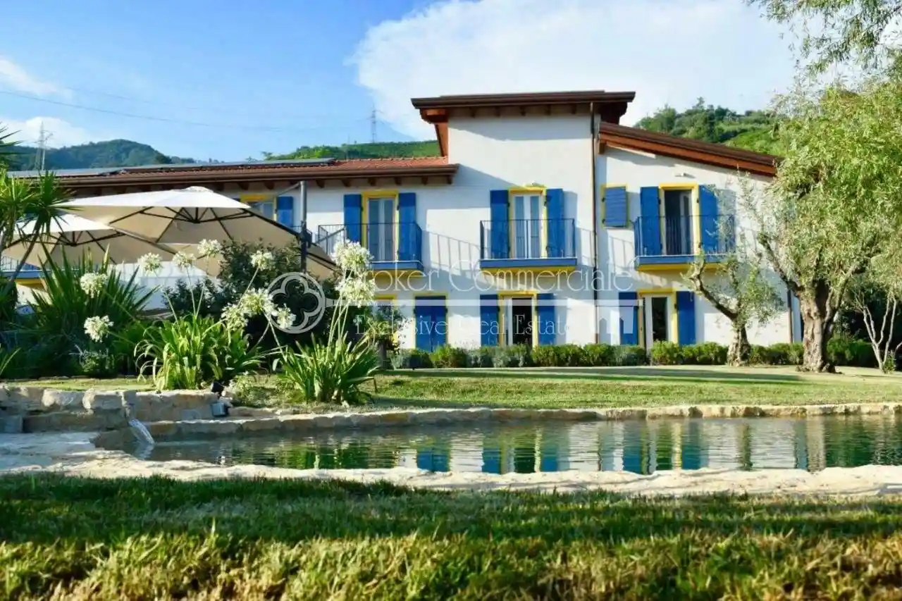 Palazzo - Edificio in vendita a Massa