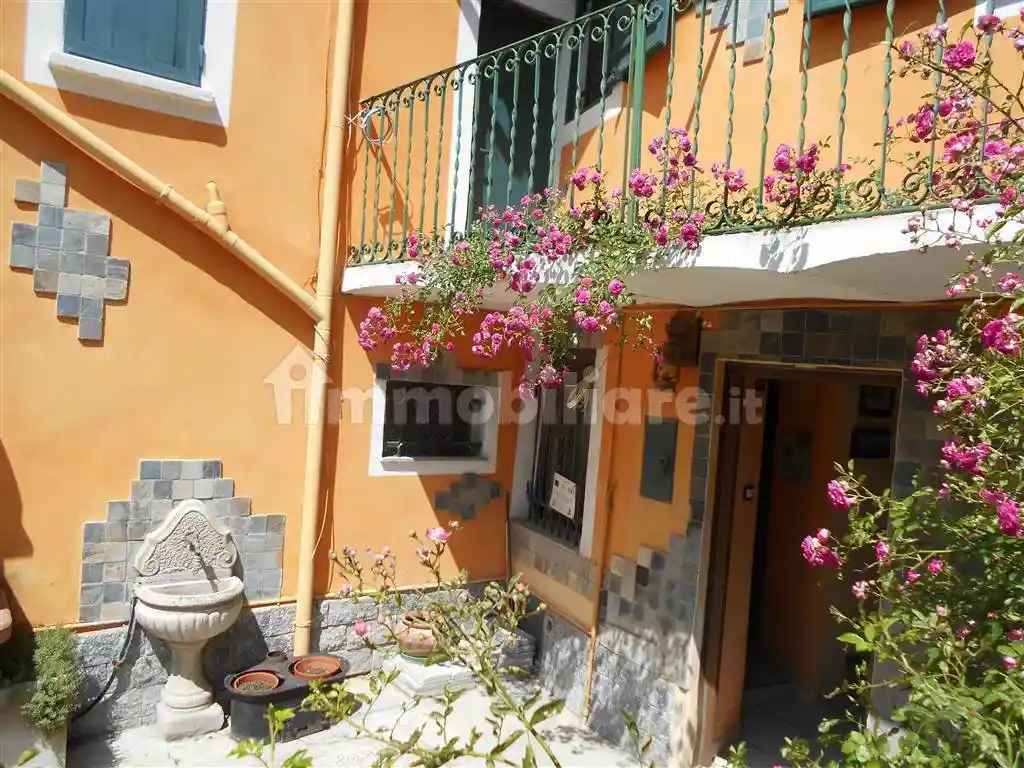 Villa in vendita a Stazzano