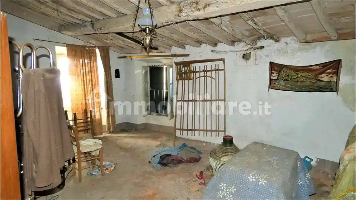 Quadrilocale piazza Garibaldi, 32, Centro, Vico nel Lazio - foto 2