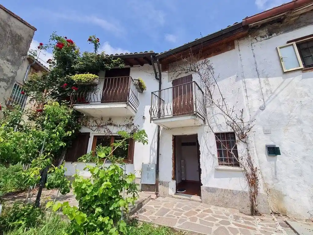 Casa indipendente in vendita a Colli Verdi