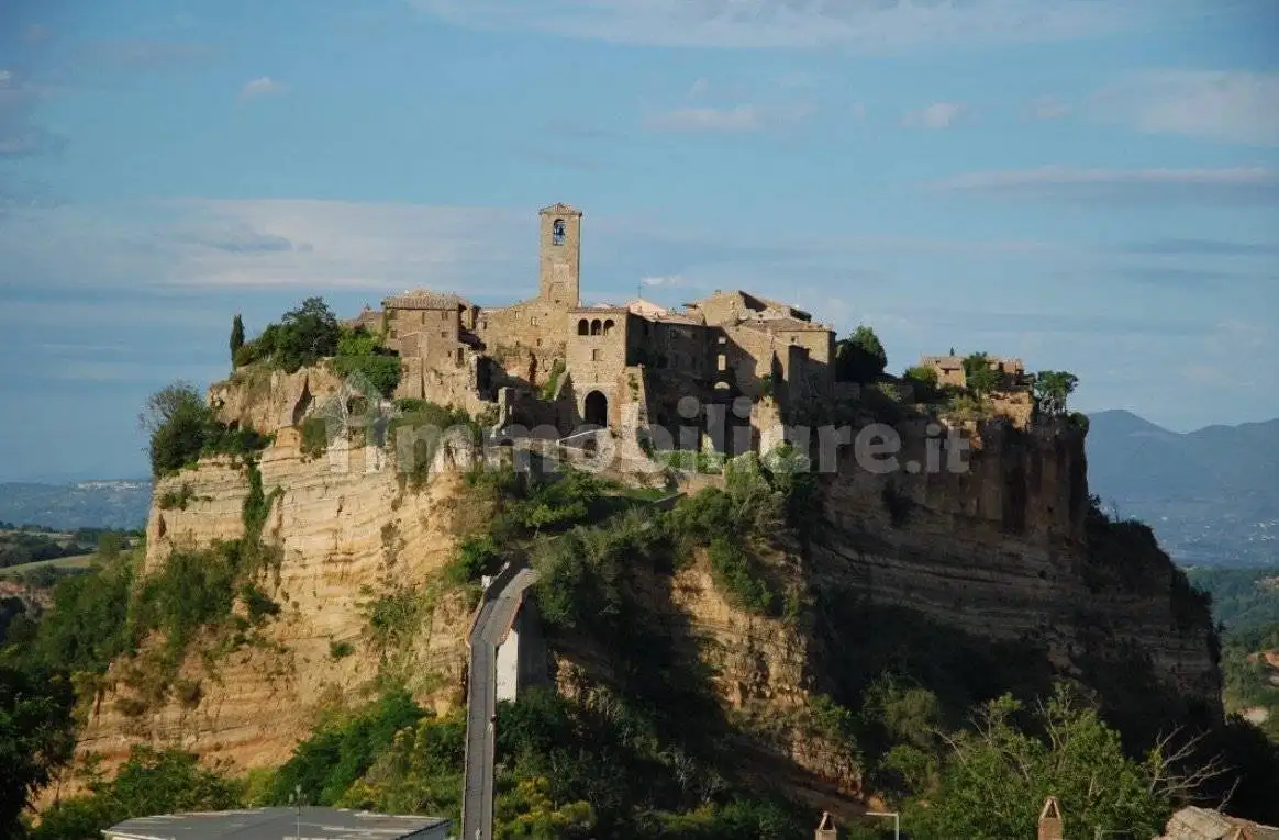 Trilocale piazza Camillo Benso di Cavour 12, Centro, Bagnoregio