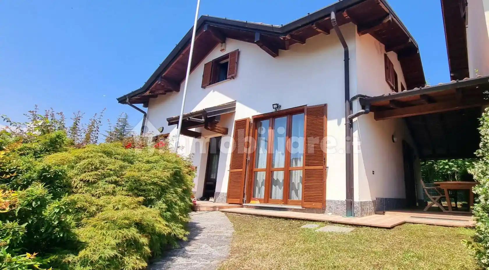 Villa in vendita a Laveno-Mombello