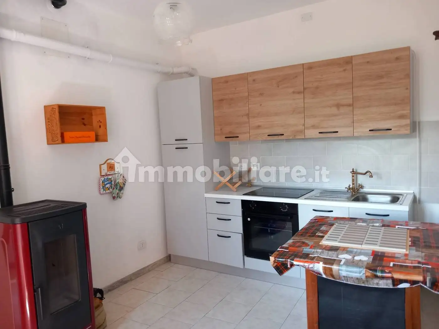 Casa indipendente in affitto a Maccagno con Pino e Veddasca