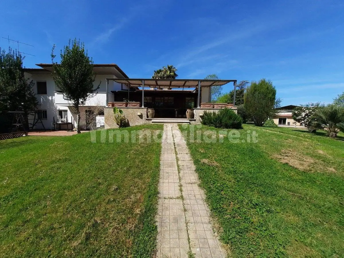 Villa in vendita a Latina