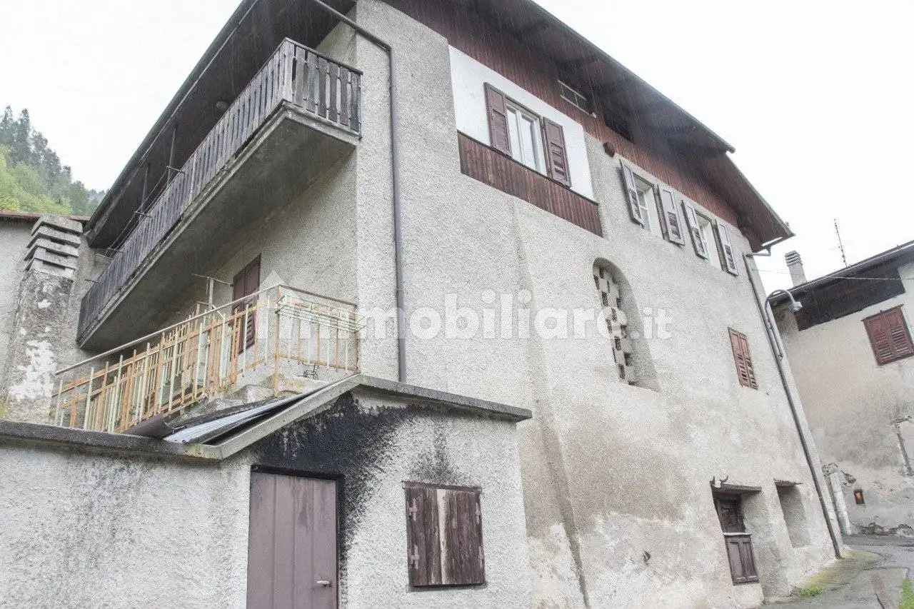 Casa indipendente in vendita a Commezzadura