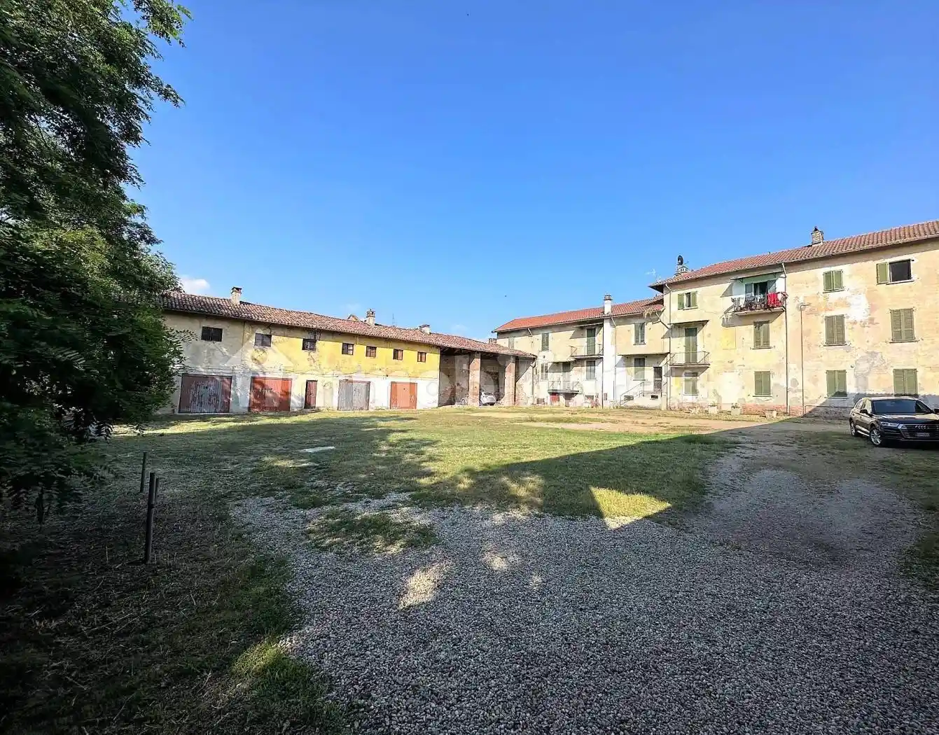 Palazzo - Edificio in vendita a Sommo