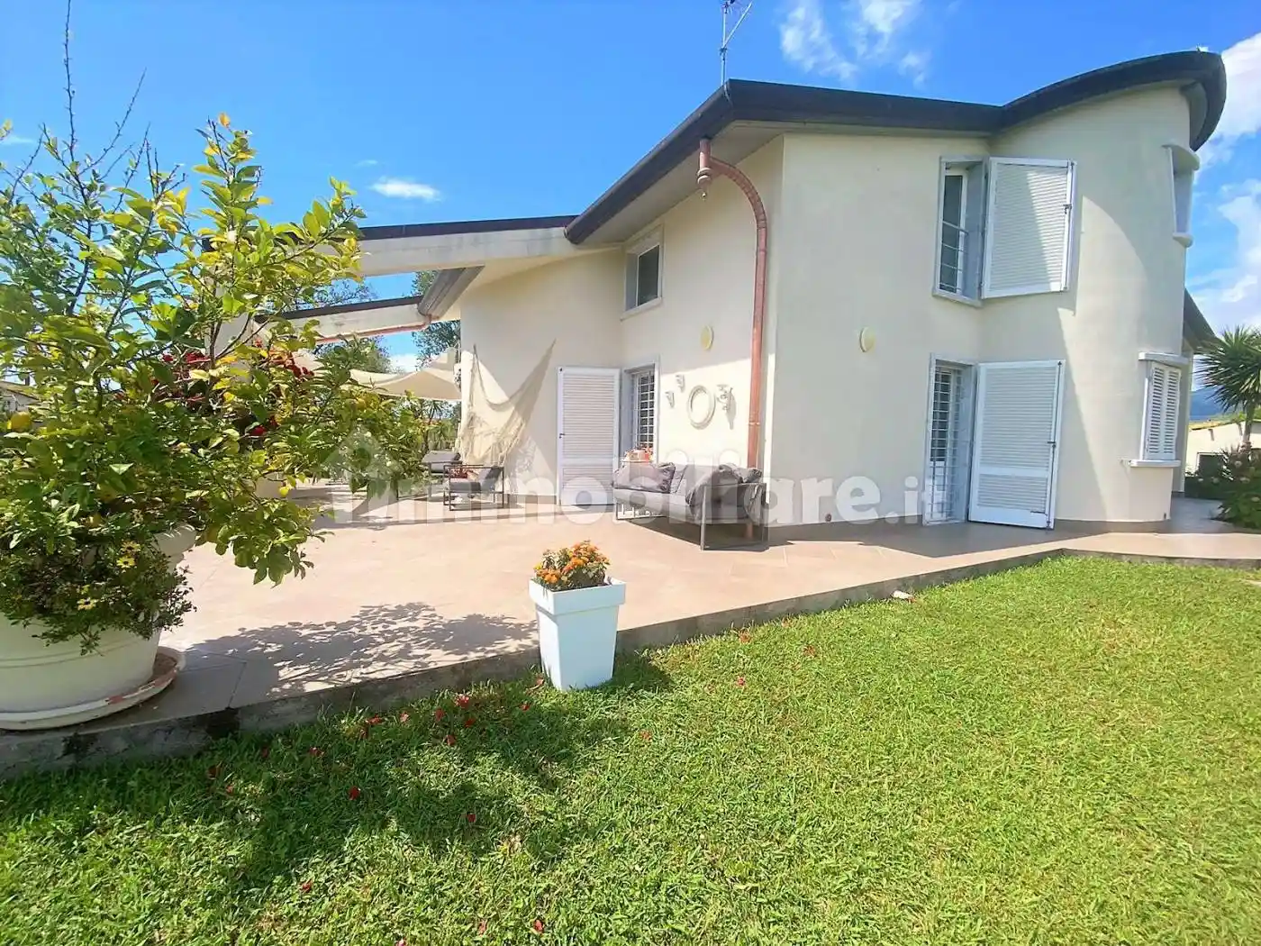 Villa in vendita a Carrara