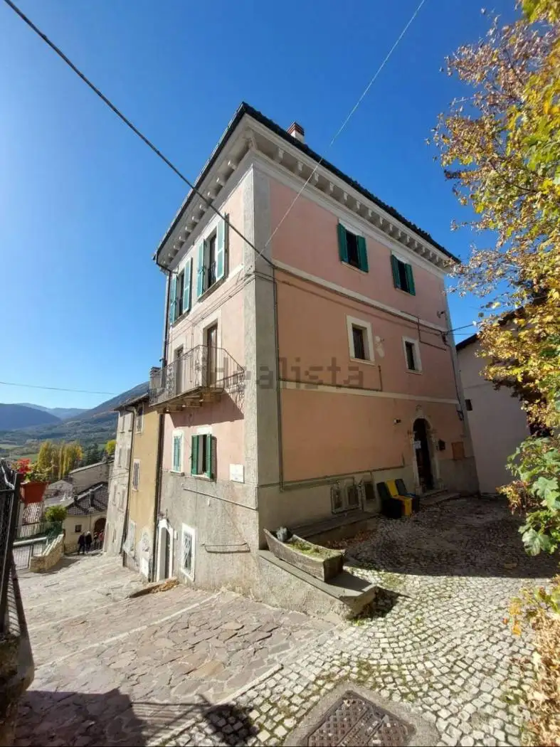 Appartamento in affitto a Rocca di Mezzo