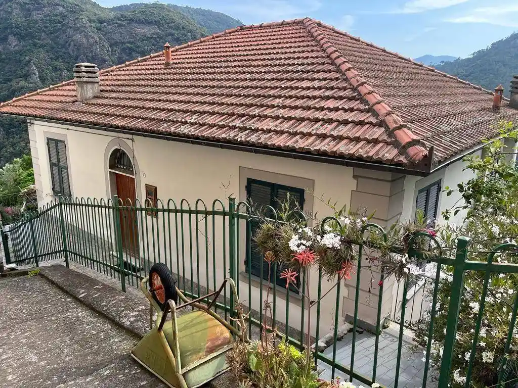 Villa in vendita a Castiglione Chiavarese