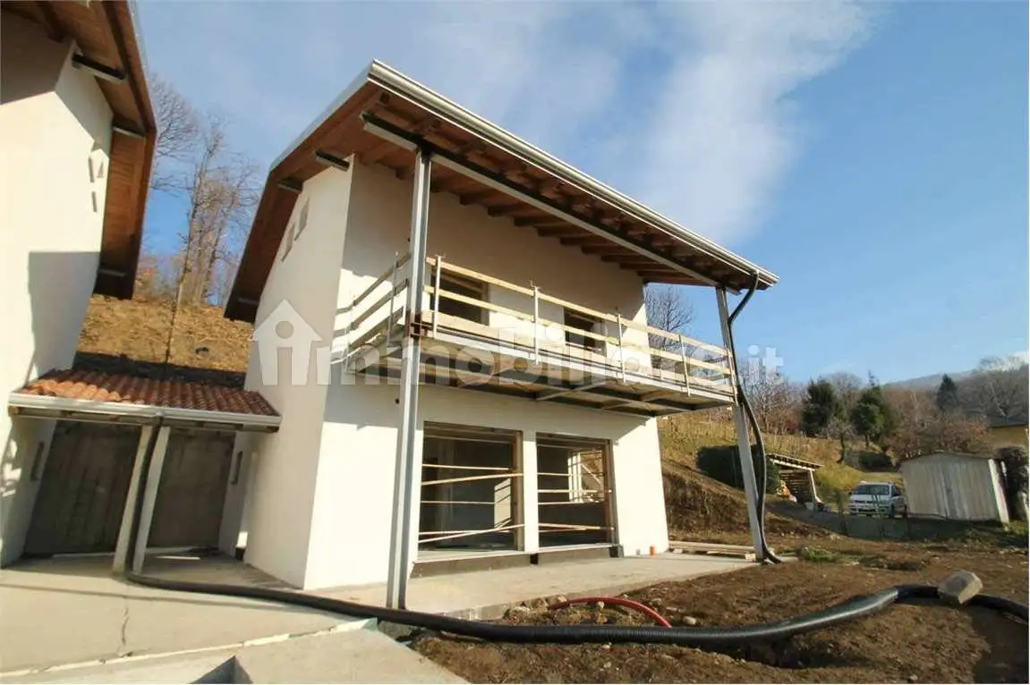 Villa in vendita a Ello