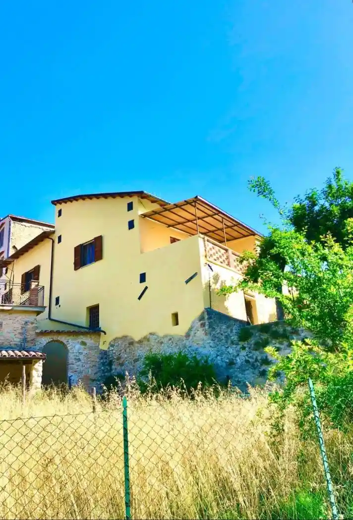 Casa indipendente in vendita a Castel Sant'Angelo