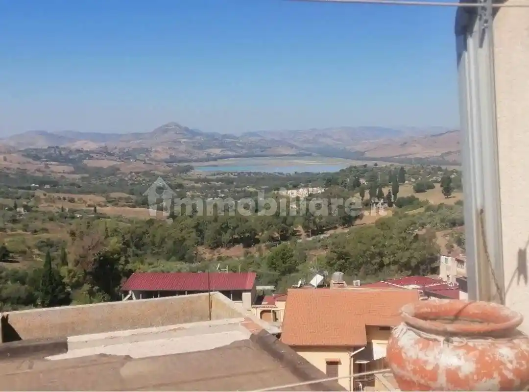 Palazzo - Edificio in vendita a Regalbuto