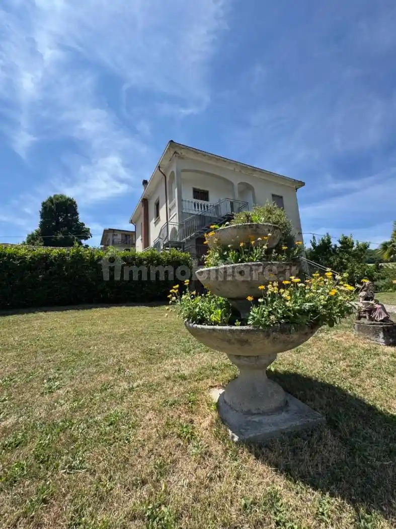 Villa in vendita a Gropparello