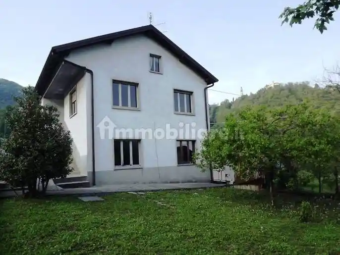 Villa in vendita a Sant'Omobono Terme
