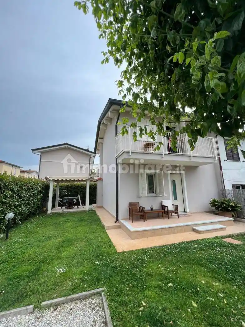 Villa bifamiliare via Pardini 100, Cinquale, Montignoso - foto 2