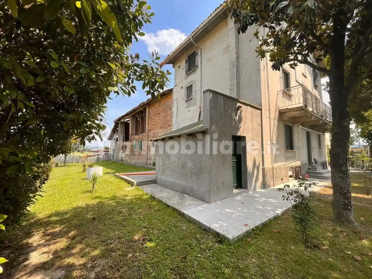 Rustico - Casale in vendita a Casteggio