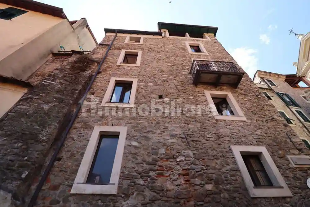 Casa indipendente in vendita a Dolceacqua