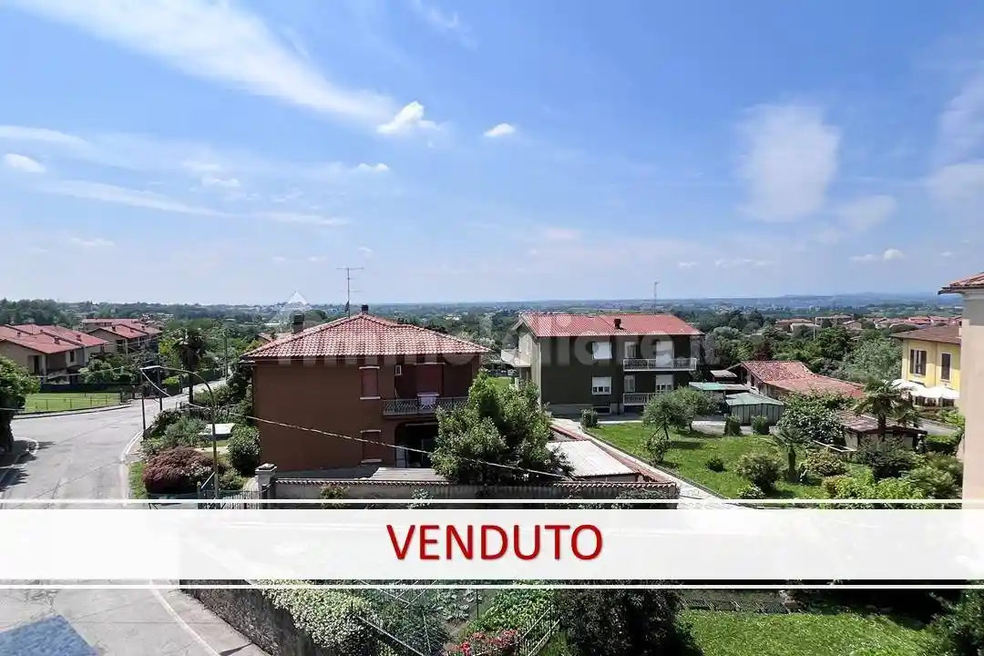Appartamento in vendita a Monticello Brianza