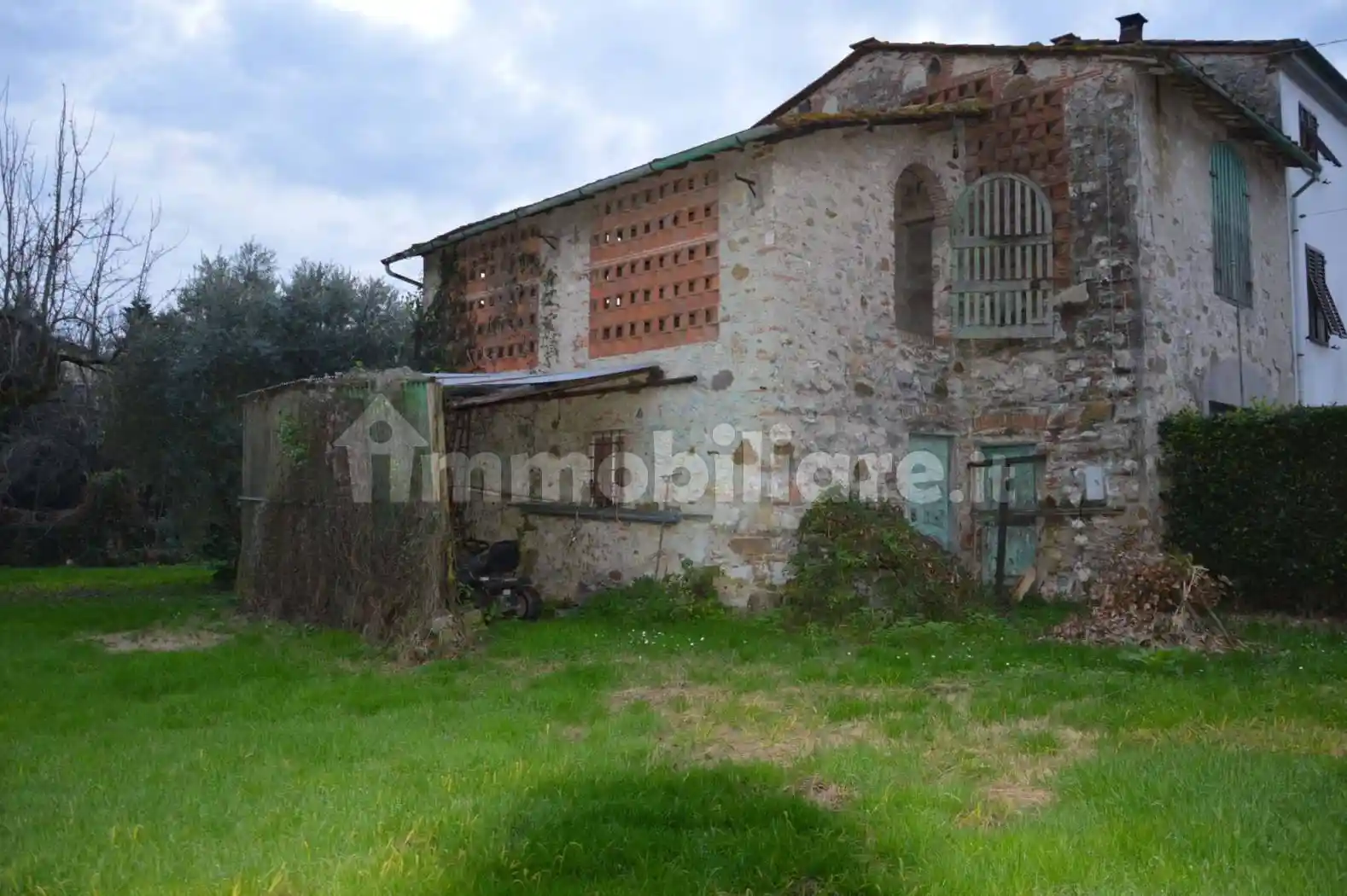 Casa indipendente in vendita a Lucca