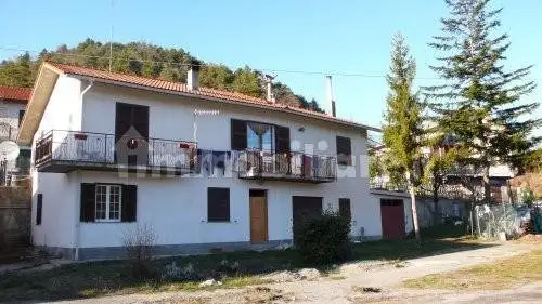 Villa in vendita a Giusvalla