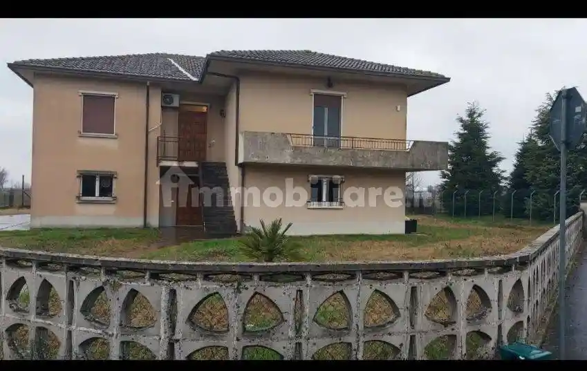 Villa in vendita a Torre de' Picenardi