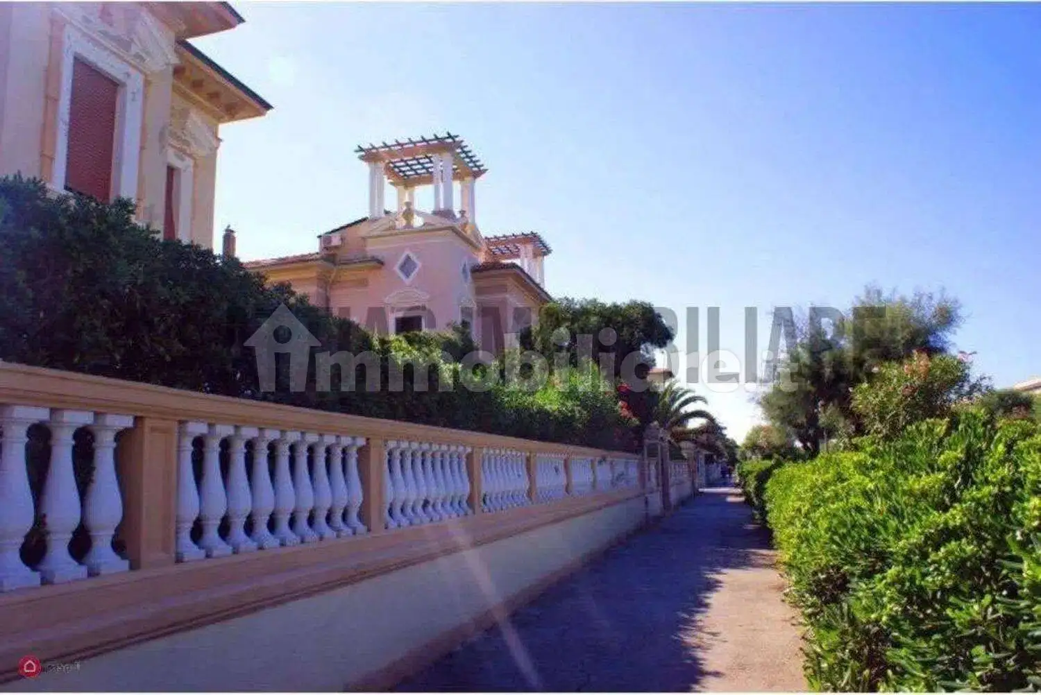 Villa in vendita a Livorno