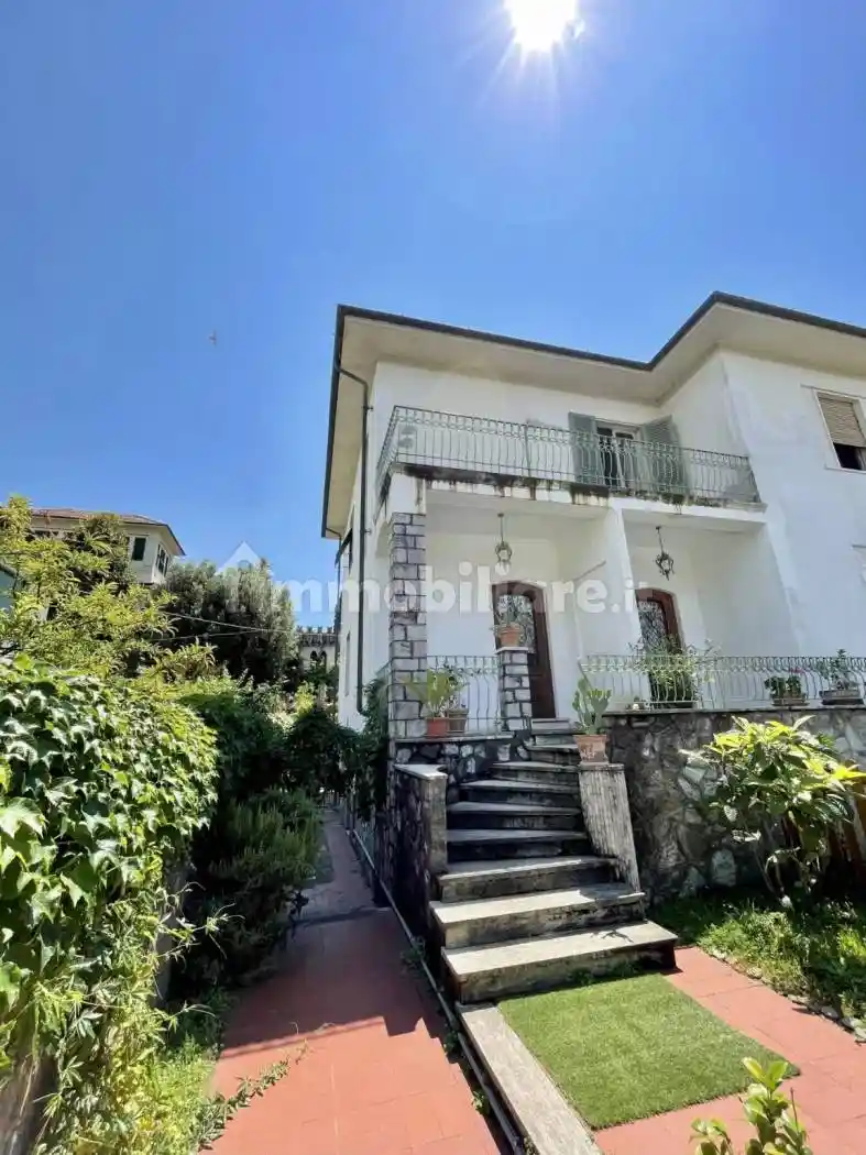 Villa in vendita a Lucca