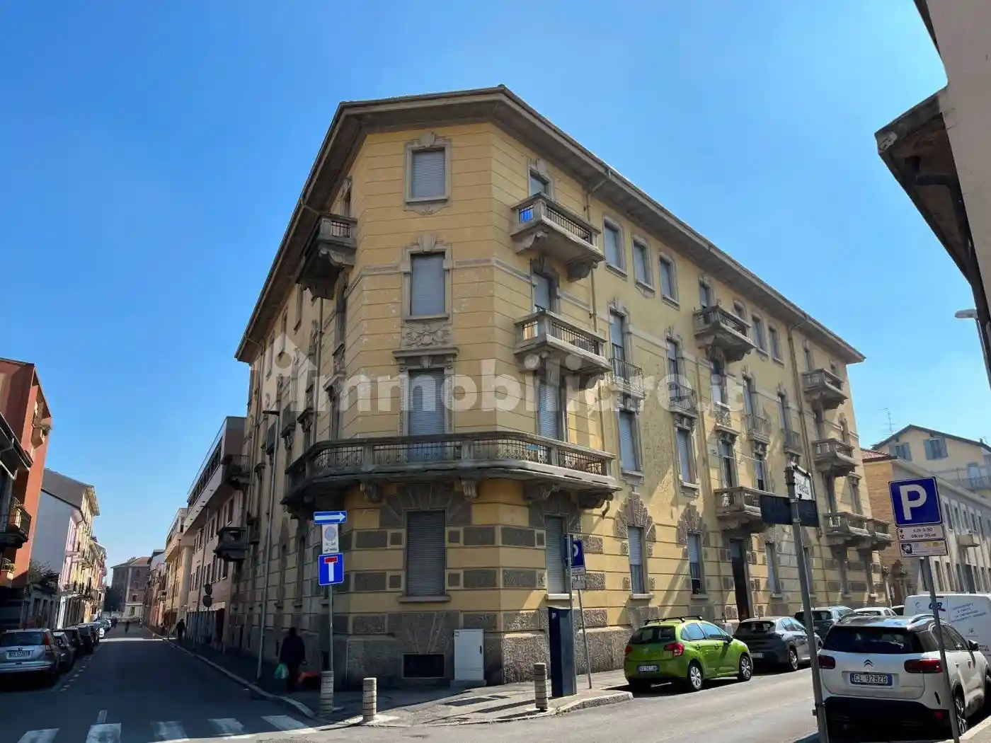 Palazzo - Edificio in vendita a Novara