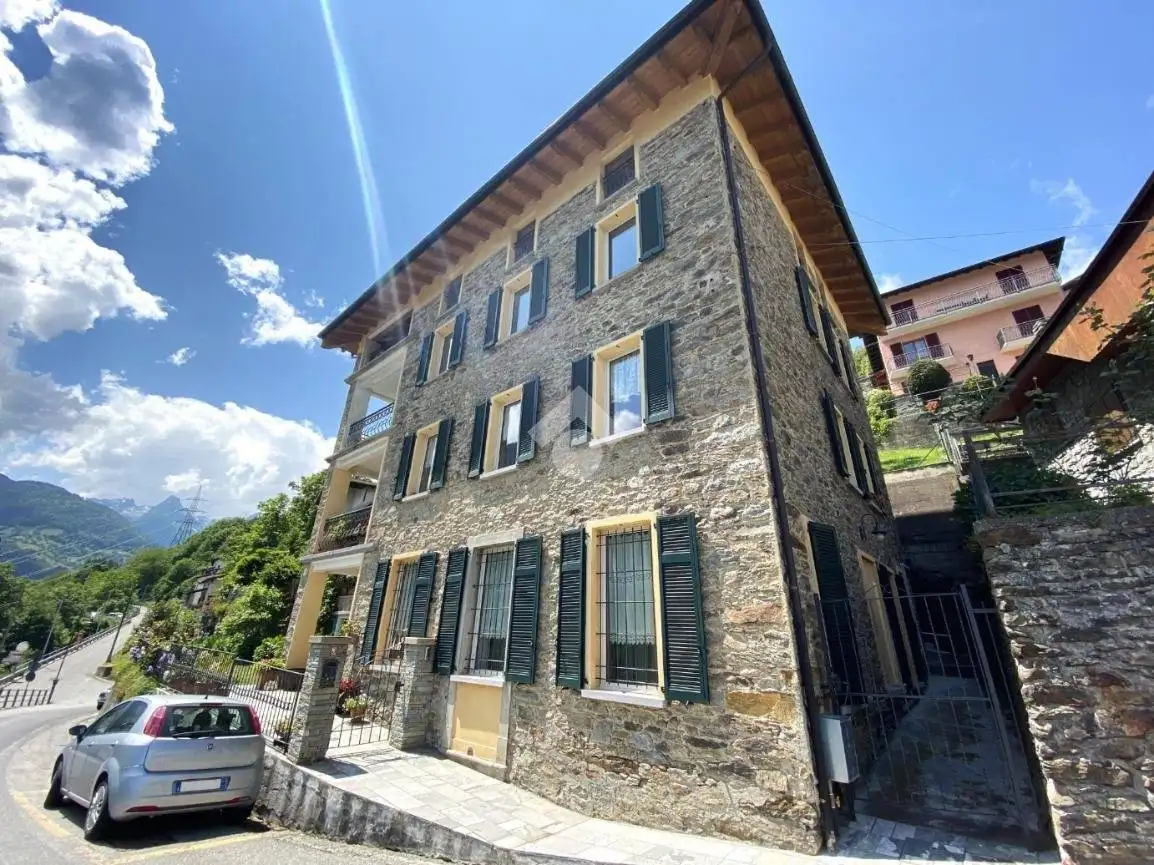 Casa indipendente in vendita a Rasura