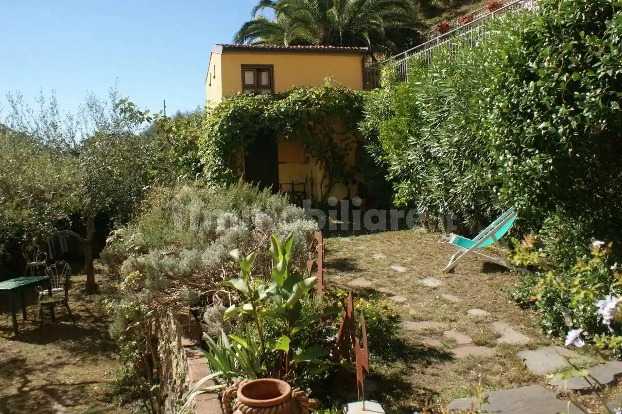 Villa in vendita a Luni