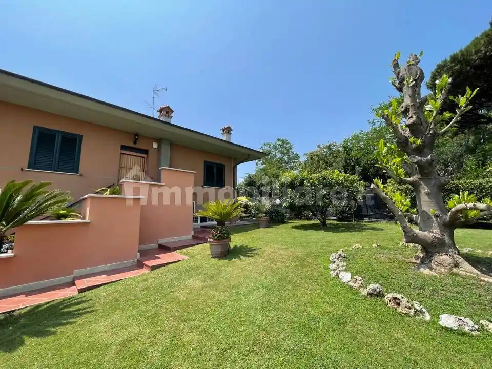 Villa in vendita a Latina