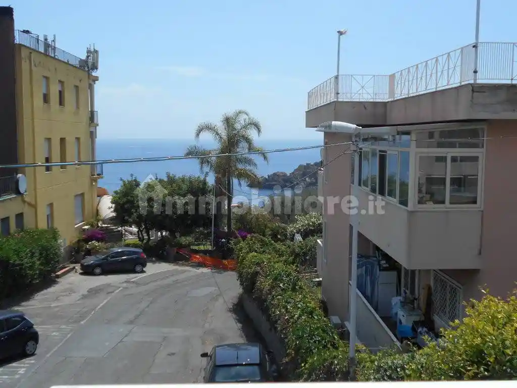 Appartamento in affitto a Aci Castello