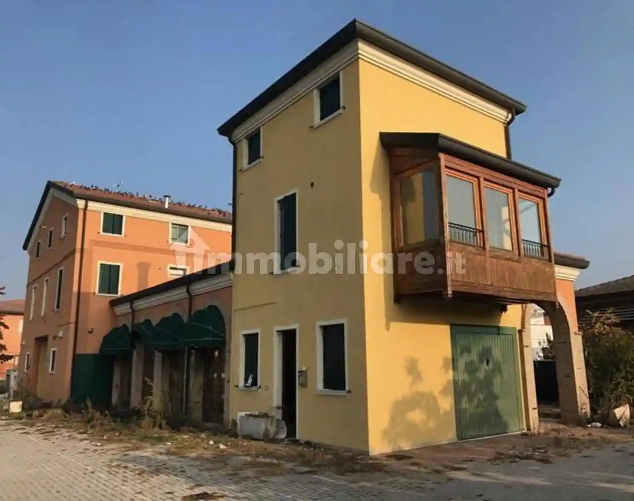 Palazzo - Edificio in vendita a Due Carrare