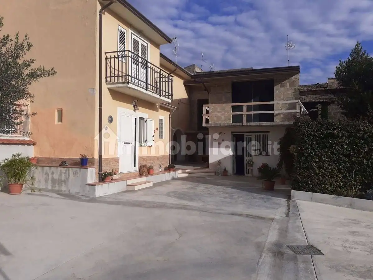Casa indipendente in vendita a San Leucio del Sannio
