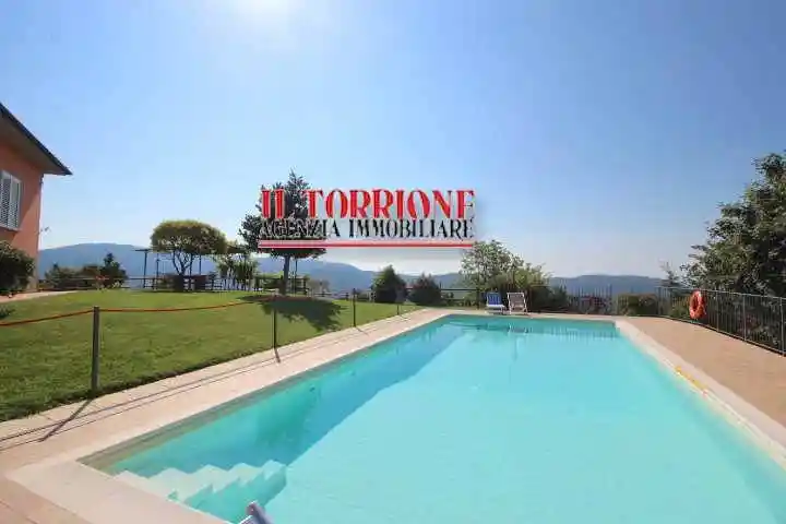 Villa in vendita a Pescia