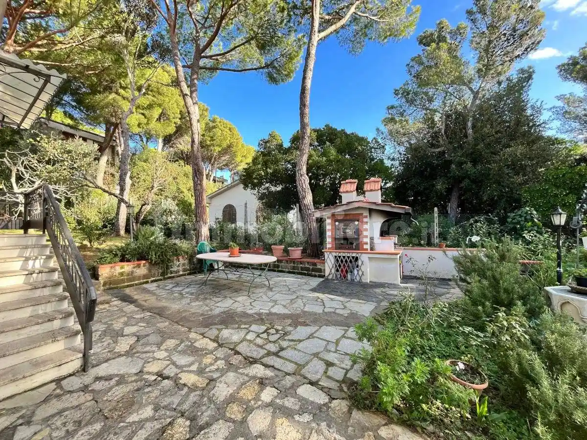 Villa in vendita a Livorno